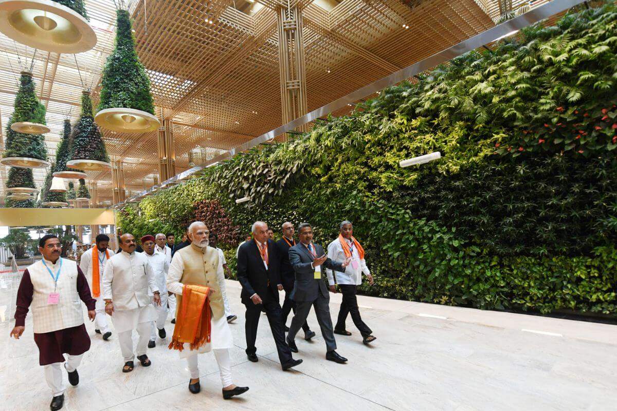 Het nieuwe terminalgebouw T2 van de luchthaven van Bangalore ingehuldigd door premier Modi